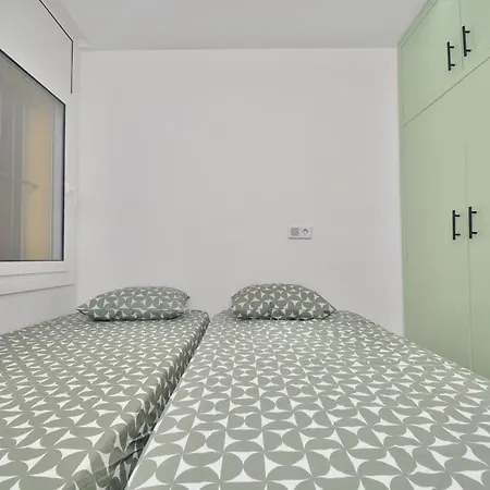 Superbe T3 Face A La - Terrasse - Appartement *